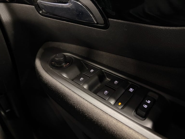 2017 Vauxhall Mokka X 1.4T Active 5dr HATCHBACK PETROL Manual