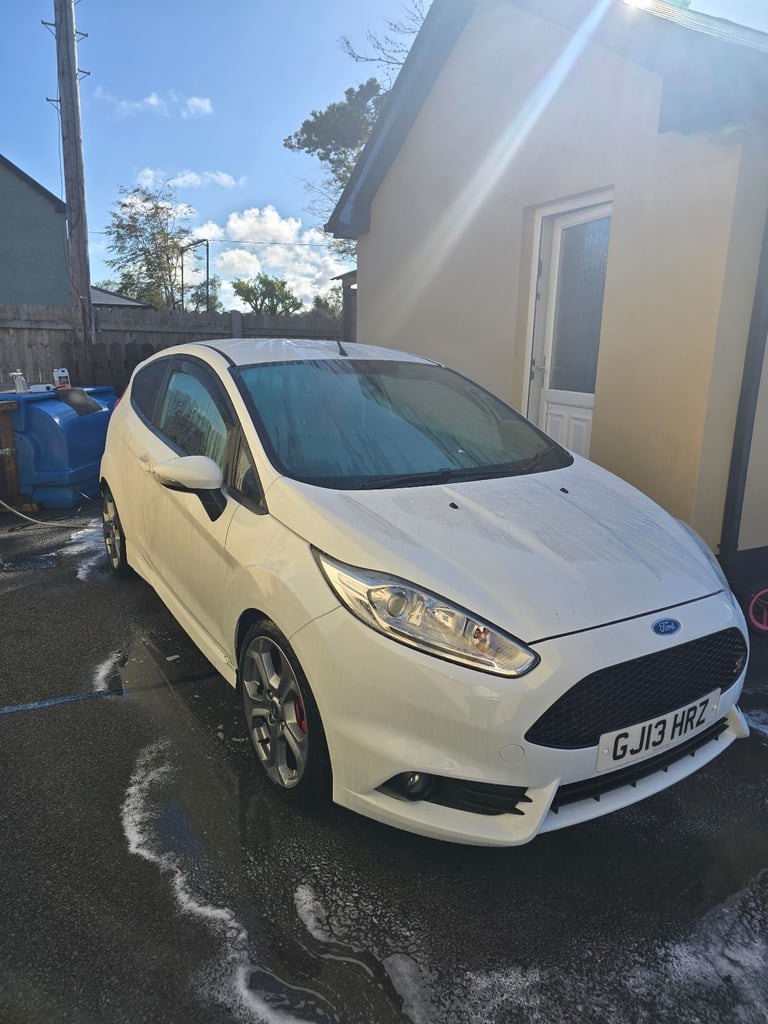 Ford, FIESTA, Hatchback, 2013, Manual, 1596 (cc), 3 doors