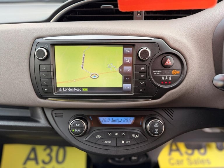 2016 Toyota Yaris 1.5 VVT-h Design E-CVT Euro 6 5dr Hatchback Automatic