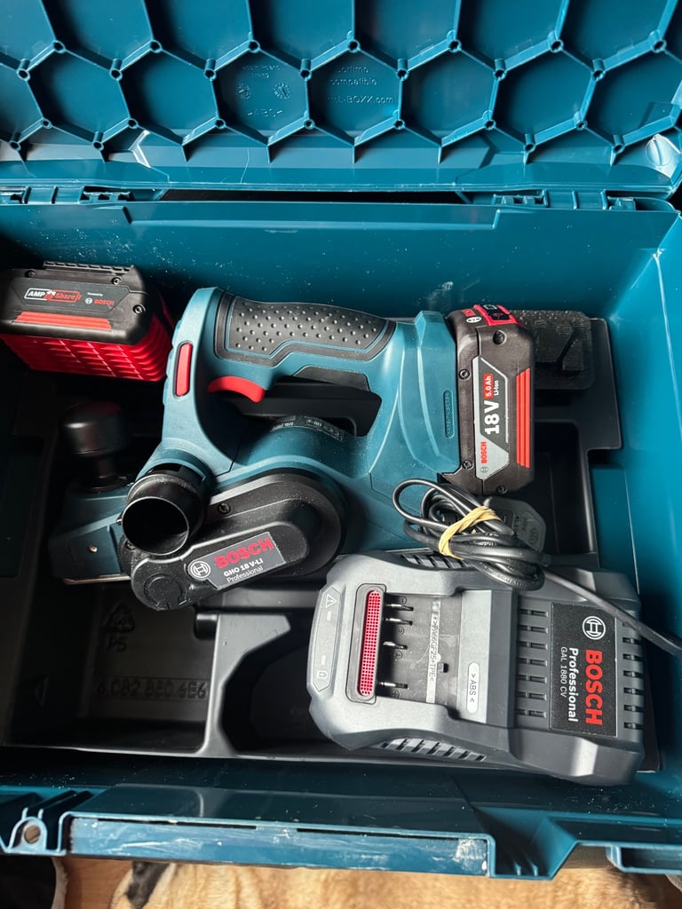 Bosch tools 18v planer set comes with batteries and charger set 