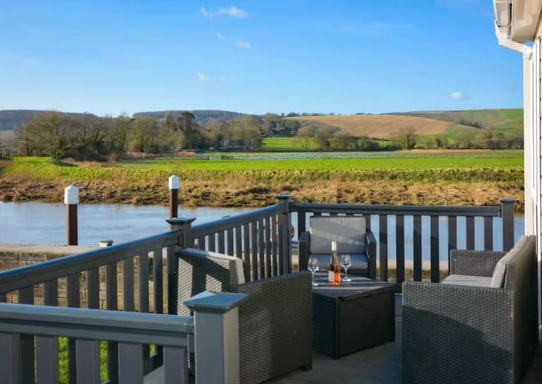 Luxury Lodge in Horsham  - Lodge / Caravan 