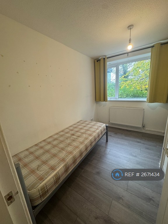 2 bedroom flat in Miranda Court, Salford, M5 (2 bed) (#2671434)