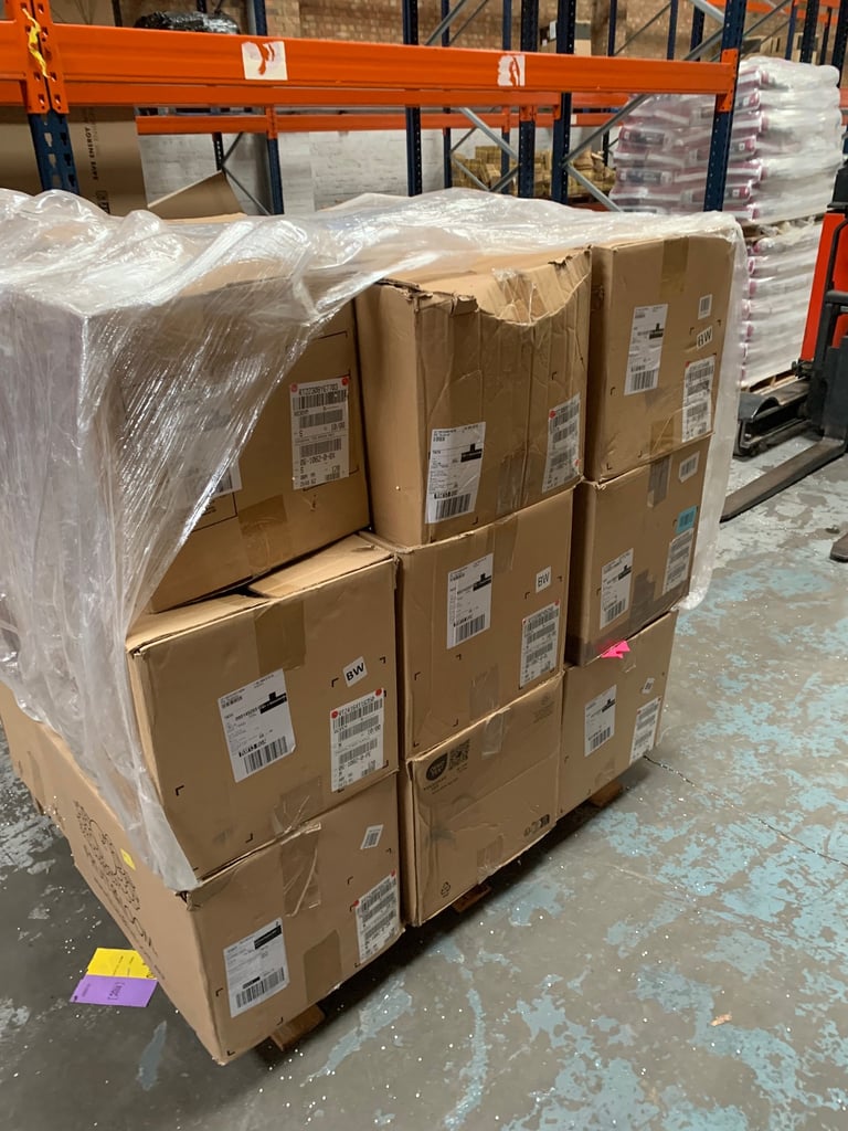 image for Fruit of the loom t shirts 1 full pallet sale