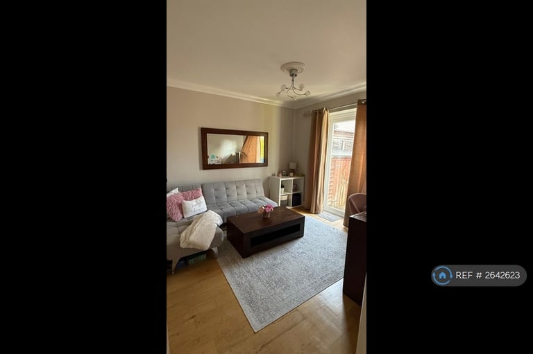 2 bedroom flat in Whitton Road, Twickenham, TW1 (2 bed) (#2642623)