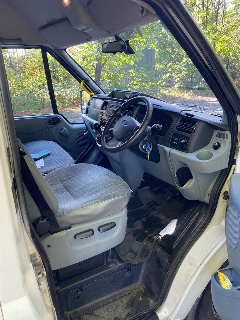 Ford Transit 17 Seater Minibus 