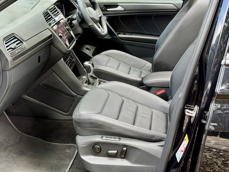 2023 Volkswagen TIGUAN R- Line Pan/r Cameras Full Service History heated steering