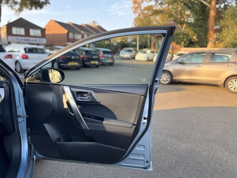 2014 Toyota Auris 1.6 V-Matic Icon Hatchback 5dr Petrol Manual Euro 5 (132 ps) Hatchback Petrol M...