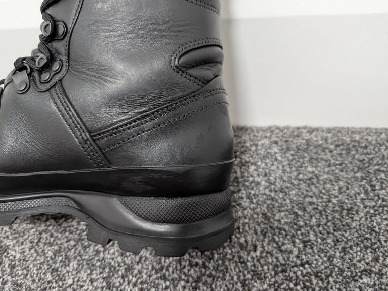 Great Condition LOWA Military Combat Boots GORE-TEX® Black / Size 7 UK / FREE LOCAL DELIVERY