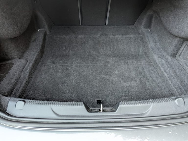 Jaguar, XE, Saloon, 2017, Other, 1999 (cc), 4 doors