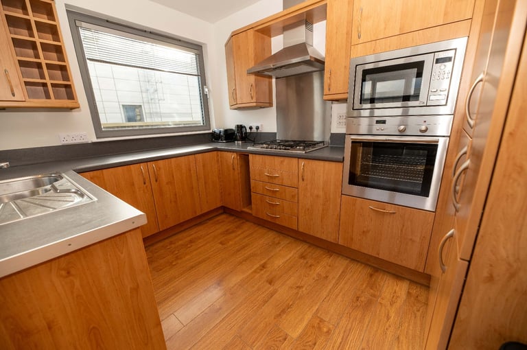 FLAT SHARE: DOUBLE ROOMS for let within remarkable, 4 bed, new-build flat with large roof terrace