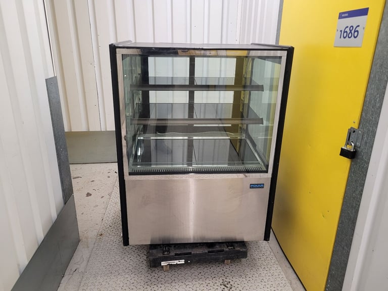 Polar 90 cm Commercial Catering Patisseries cake display fridge  Excellent condition 