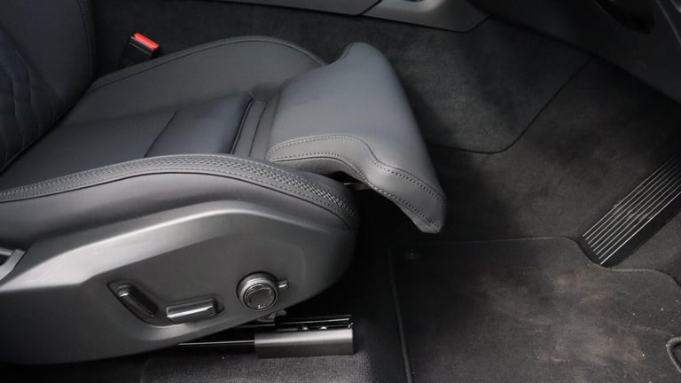 2025 Volvo XC90 B5 (P) AWD Plus Dark (Harman Kardon Sound, 360 Camera, Apple CarPlay, BLIS) ESTAT...
