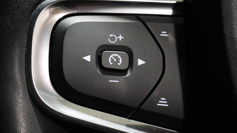 2021 Volvo XC40 T3 Momentum Manual (Park Assist, Cruise Control, Bluetooth) ESTATE Petrol Manual