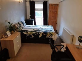 Extra Large room to rent in Oldbrook 5 mins to town