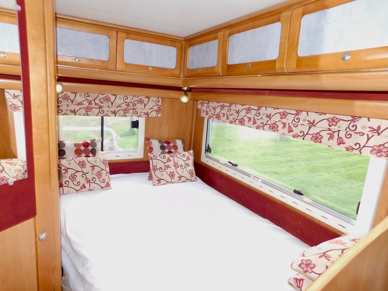 RAPIDO 786F Fiat 2.8 Jtd 4 Berth with Fixed Rear French DOUBLE BED for Sale