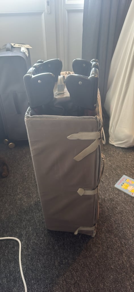 Travel cot