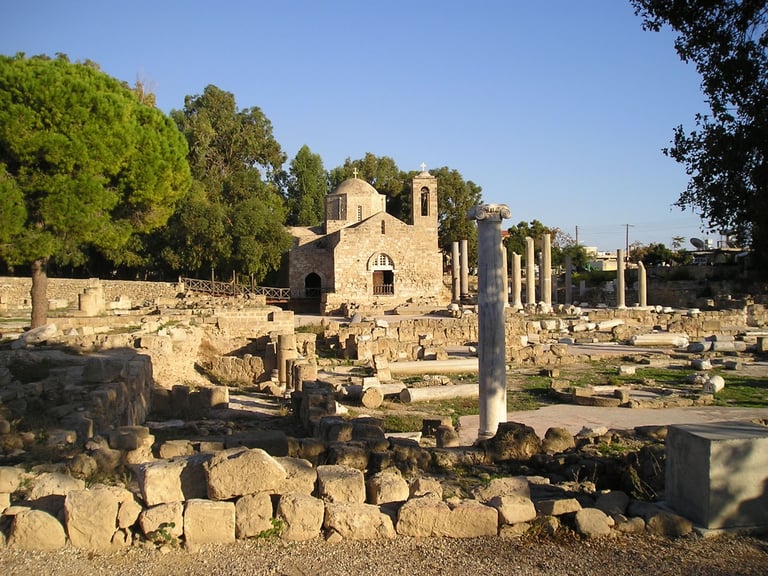 PAPHOS SELF-CATERING POOLSIDE VILLA APARTMENT TO RENT FOR HOLIDAYS IN CYPRUS LONG-TERM WINTER LETS