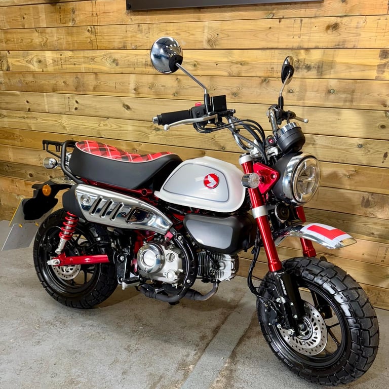 Honda Z 125 Monkey Bike / 2023 model / JUST 326 MILES!