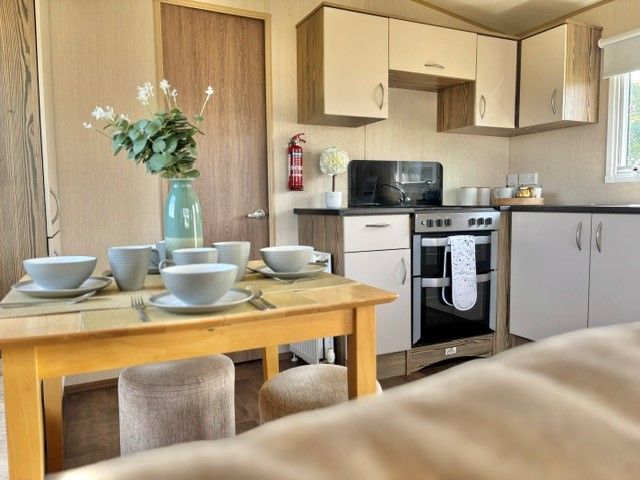 CHEAP STATIC CARAVAN FOR SALE AT BROADLAND SANDS HOLIDAY PARK - 11.5 MONTH OWNER SEASON