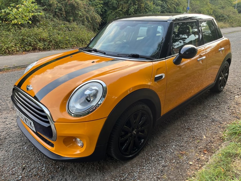 MINI COOPER 1.5 PETROL 5 DOOR. STUNNING LOOKING LONG MOT