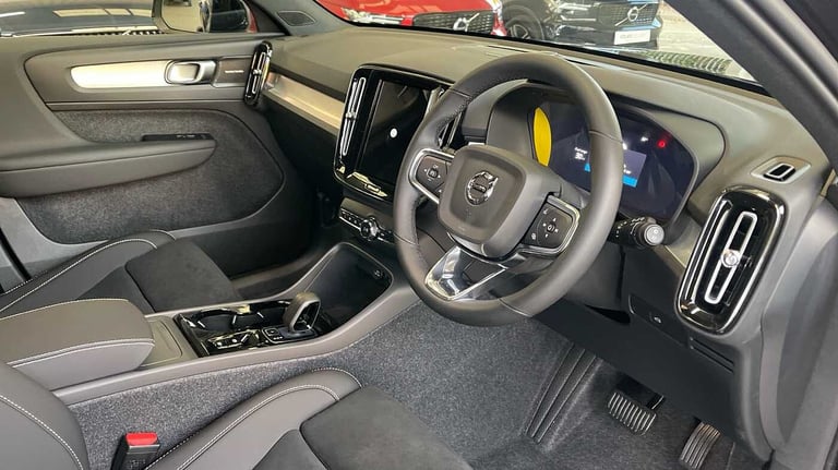 2025 Volvo XC40 2.0 B4P Ultra Black Edition 5dr Auto ESTATE PETROL Automatic
