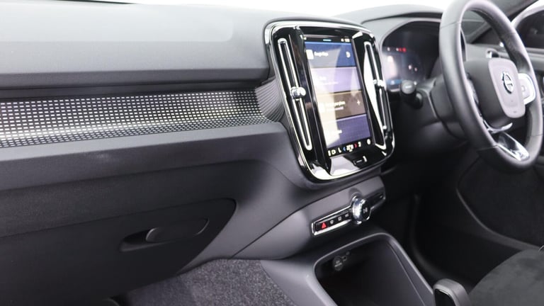 2025 Volvo XC40 B4 (P) Ultra Dark (Sunroof, Pilot Assist, 21' Alloys, BLIS) ESTATE Petrol/Electri...