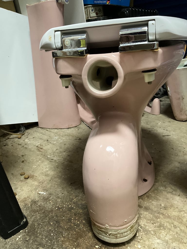 Retro Armitage Shanks toilet 