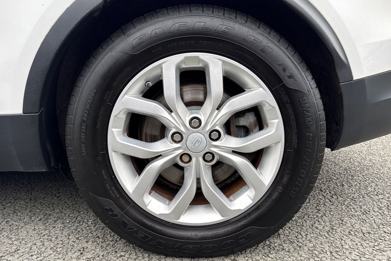 2017 Land Rover Discovery 3.0 TD V6 SE SUV 5dr Diesel Auto 4WD Euro 6 (s/s) (258 ps) SUV DIESEL A...