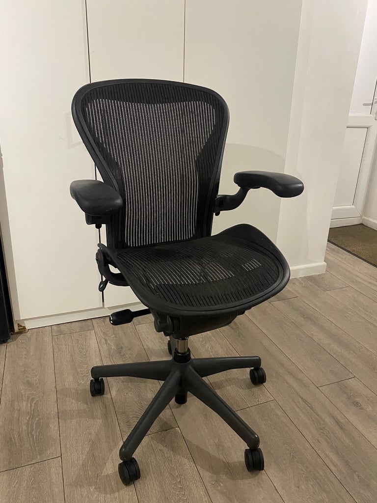 Herman Miller Size B Aeron Black Mesh Officeg Chair with Adjustable Armrests