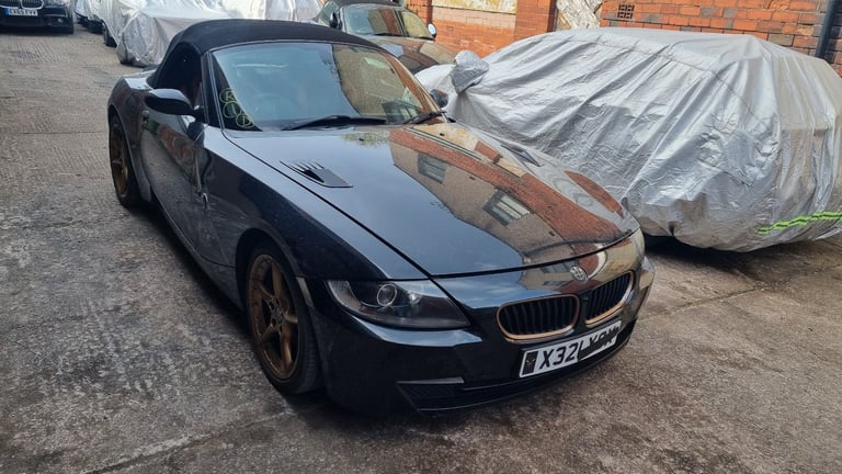 Bmw z4 2.0i breaking sapphire black 
