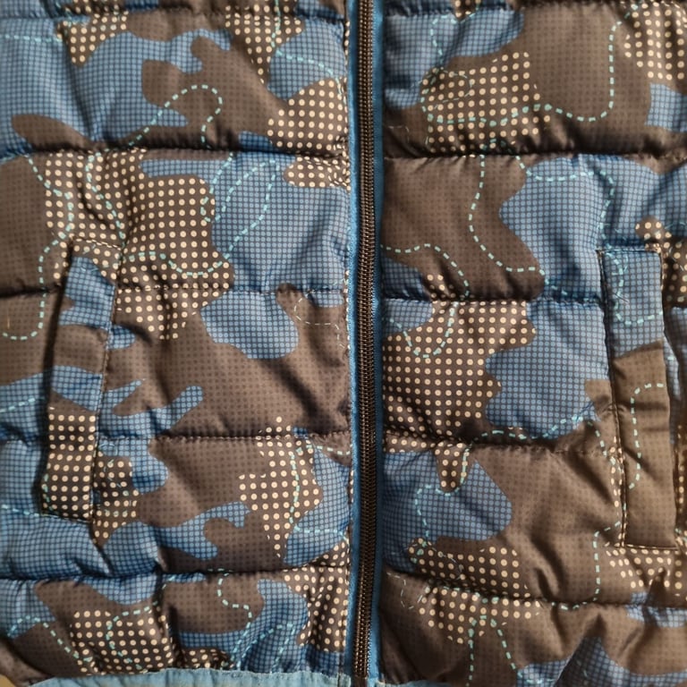 image for Mountain Warehouse Boys Bodywarmer/Gilet Camouflage Pattern. Age 7-8. VGC