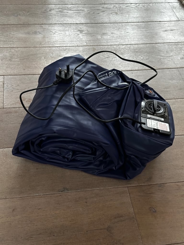 Double air bed mattress 
