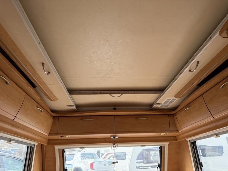 2009 TRIGANO Silver Edition 310 Pop Top Motor mover awning lightweight