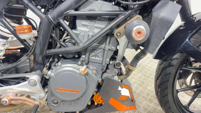 KTM Duke 2014 31K GREAT RUNNING SUPERMOTO BIKE 125CC 15BHP