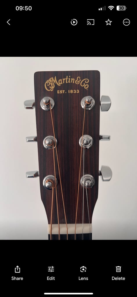 Martin 000-10e All solid wood Martin accoustic guitar with fishman pickup 