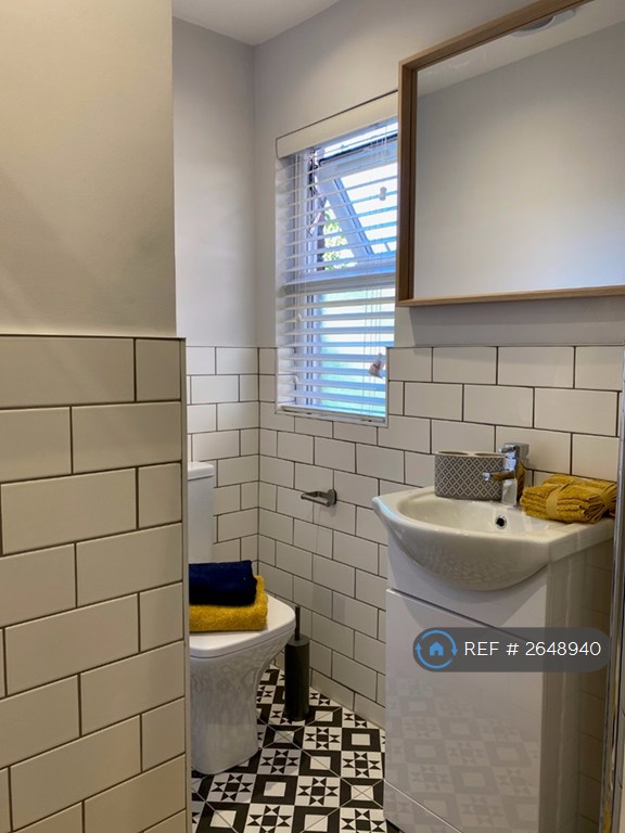 6 bedroom house in Halkyn Avenue, Liverpool, L17 (6 bed) (#2648940)