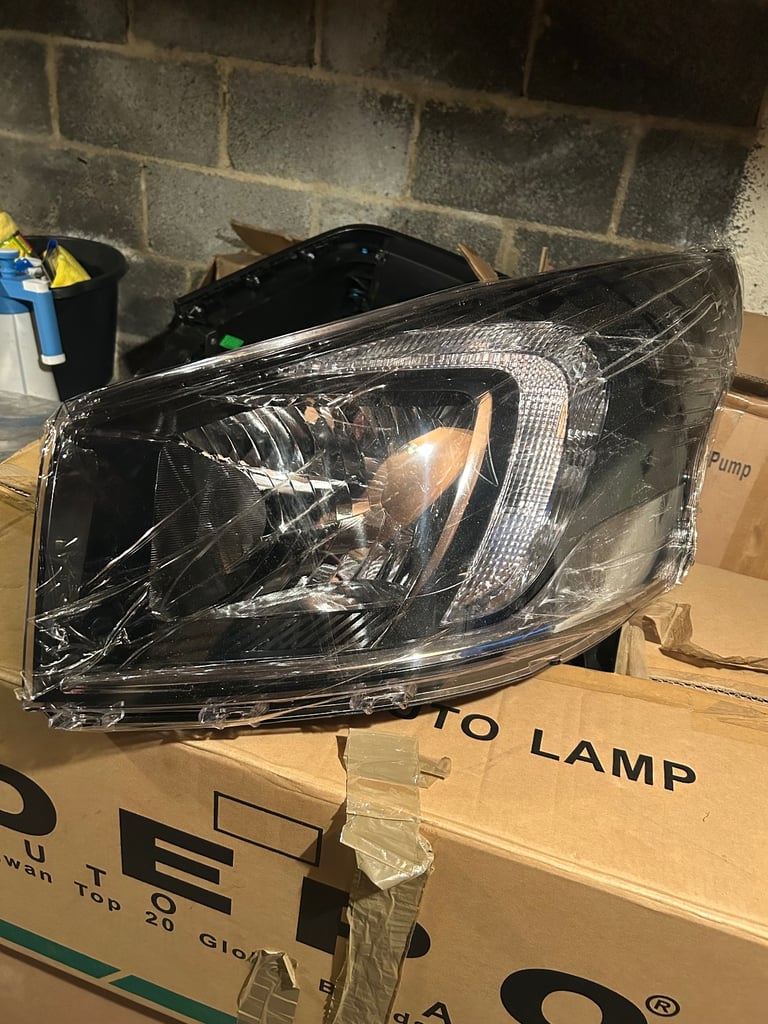 image for Vivaro Headlights Pair 