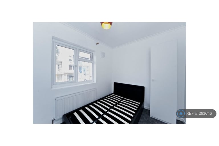 4 bedroom house in Sandmere Road, London, SW4 (4 bed) (#2636116)