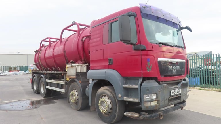 2009 MAN TGS 400hp sleeper cab 8x4 manual vacuum tank