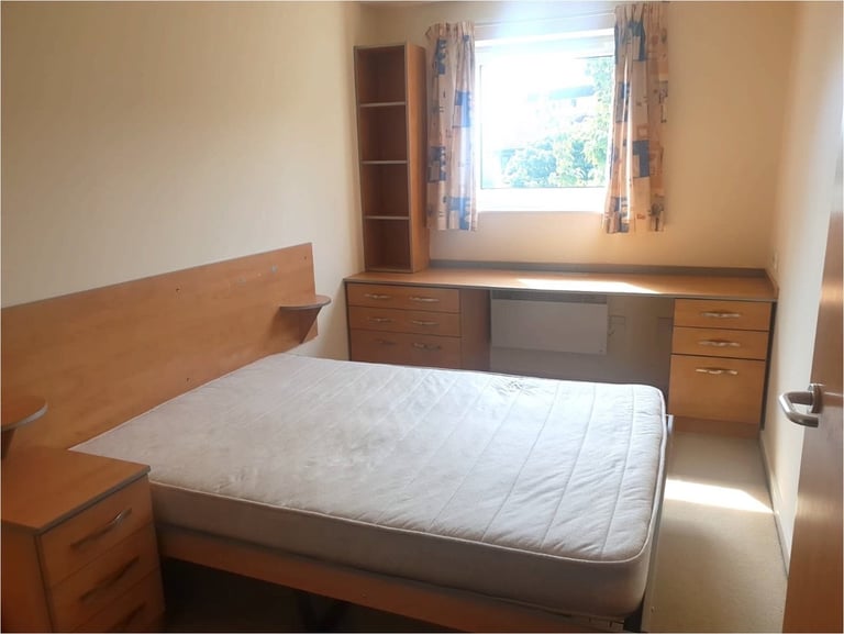 2 Bed Flat, Crown Station Place, L7 in Sought After Area near Hospital and University