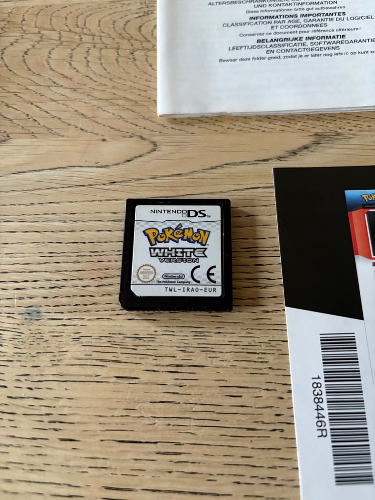 Pokémon White Version - Nintendo DS - Complete with Manual and Box