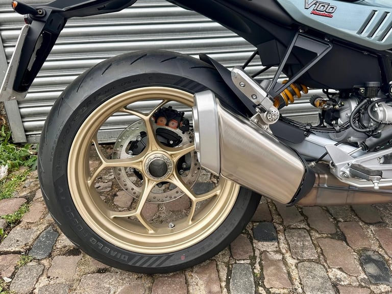 Moto Guzzi V100 Mandello S E5+