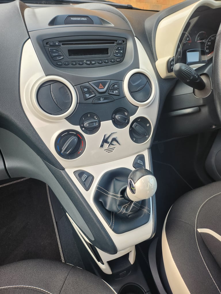 Ford, KA, white edition Zetec. Hatchback, 2016, Manual, 1242 (cc), 3 doors