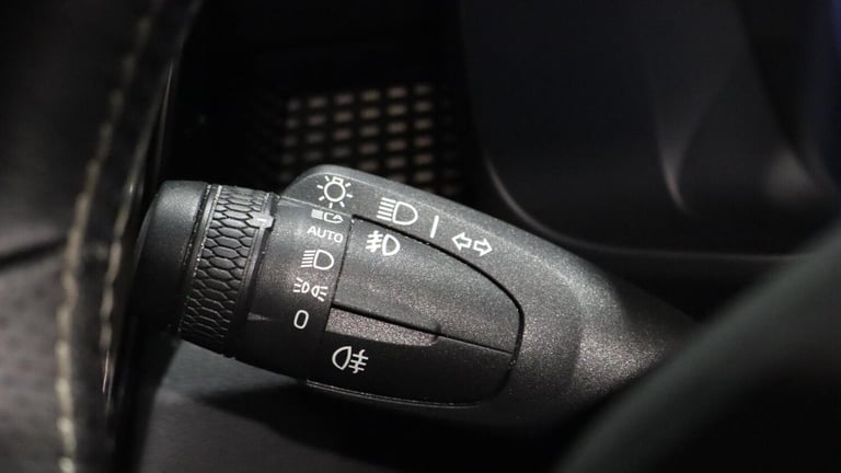  Volvo XC40 T3 R-Design Pro Manual (Park Assist, Heated Seats, Sat Nav) Petrol Manual