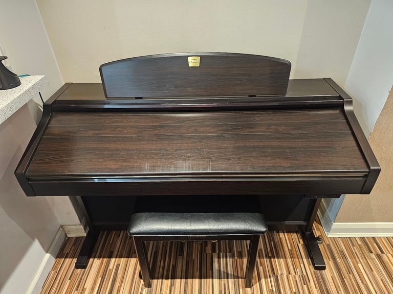 Yamaha Clavinova CVP-205 in Rosewood with Yamaha Bench
