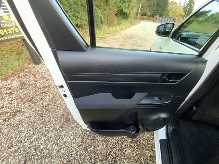 2019 Toyota Hilux 2.4 D-4D Active Pickup Double Cab 4dr Diesel Manual 4WD Euro 6 (3.5t) (150  PIC...