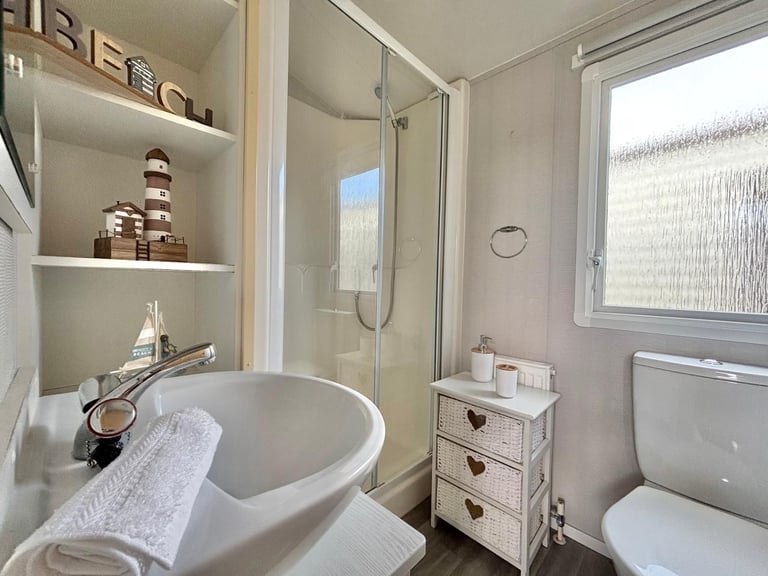 CHEAP STATIC CARAVAN FOR SALE AT BROADLAND SANDS 