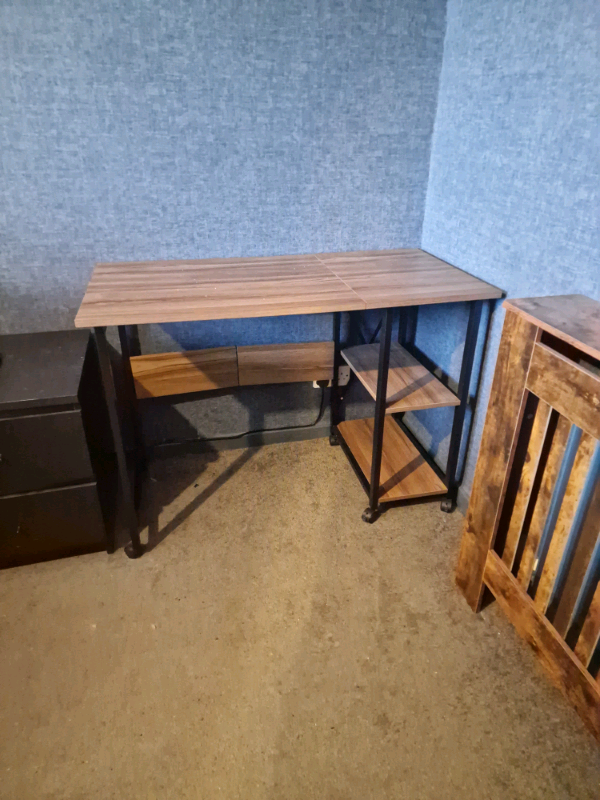 Space saver desk as new