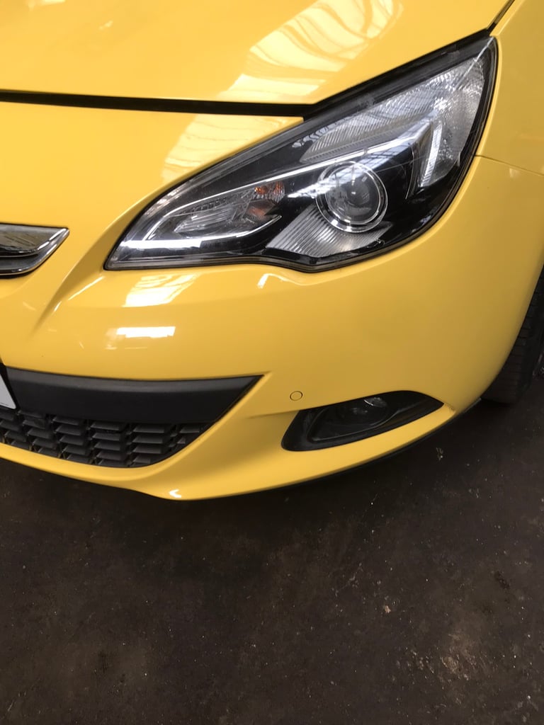 Vauxhall Astra GTC. FRONT Bumper. Complete yellow. 