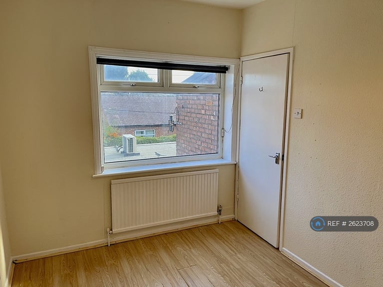 1 bedroom flat in Wilmslow Road, Handforth, Wilmslow, SK9 (1 bed) (#2623708)